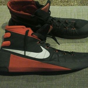 Nike Hyperdunk men's size 12 black and red
